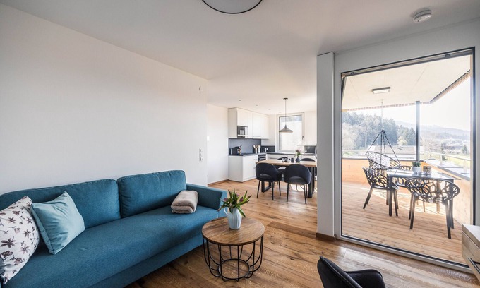 Hoerbranz Apartment | Holiday Apartment "2 Zimmer Appartement" with balcony & Wi-Fi