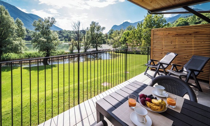 Carlazzo Apartment | Holiday Apartment "3" with Lake View, Shared Pool & Wi-Fi