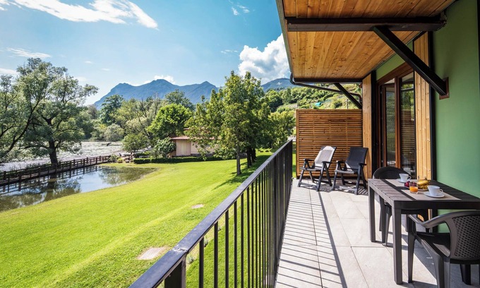 Carlazzo Apartment | Holiday Apartment "4" with Lake View, Shared Pool & Wi-Fi