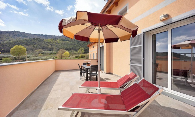 Andora Apartment | Holiday Apartment "Antichi Ricordi - Le Giare" with 2 Balconies, Shared Pool & Wi-Fi