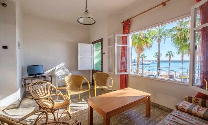 Benicarlo Apartment | Holiday Apartment 'Apartamento las Palmeras 1' near Beach with Terrace