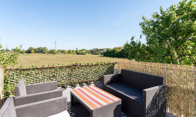 Manduel Apartment | Holiday Apartment "Aux portes de la Camargue" with Private Terrace, Shared Tennis Court & Wi-Fi