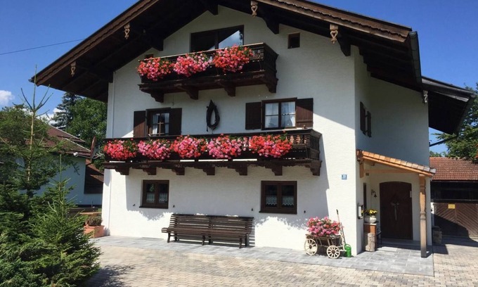 Fischbachau Apartment | Holiday apartment Bergzeit - Zollner Priska - Wendelstein