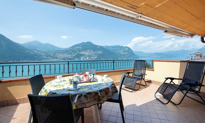 Sensole Apartment | Holiday Apartment "Bella Isola" with Lake View, Private Terrace & Wi-Fi