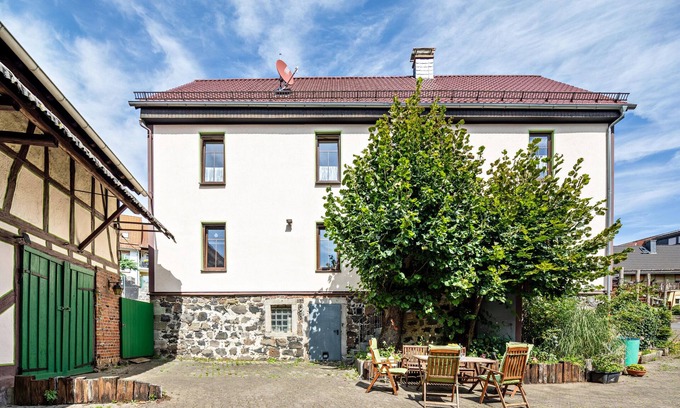 Michelbach Apartment | Holiday Apartment "Bachmanns 2" with Shared Garden & Wi-Fi