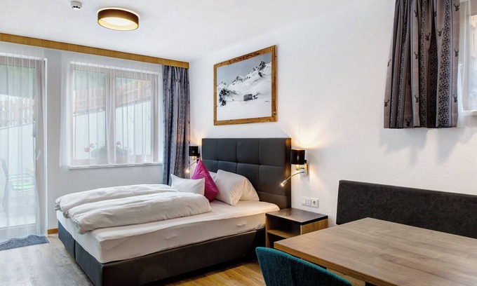 Galtur Apartment | Holiday Apartment 'Ballunspitze' with Mountain View, Shared Terrace and Wi-Fi