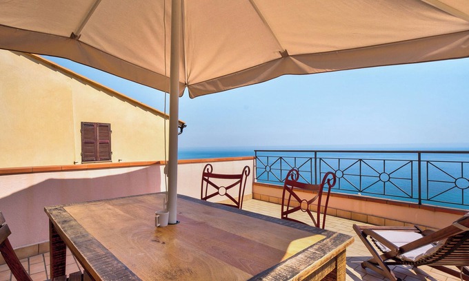 Latte Apartment | Holiday Apartment "Casa Scotland" with Sea View, Private Terrace & Wi-Fi