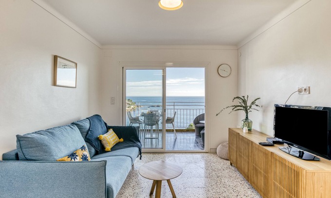 Almadraba-Canyelles Apartment | Holiday Apartment "Can Estrellas" with Sea View, Private Terrace & Wi-Fi