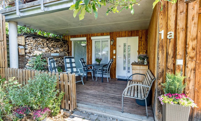 Espasingen Apartment | Holiday Apartment "Casa Gina" with Private Terrace & Wi-Fi
