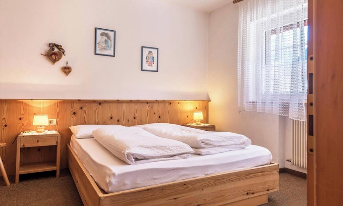 Alba Apartment | Holiday Apartment Casa Lorenz 1 with Mountain View, Wi-Fi & Garden