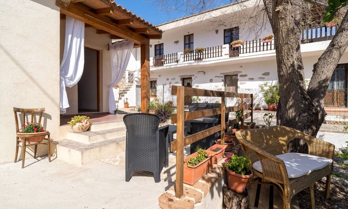 Irgoli Apartment | Holiday Apartment "Casa Masala" with Private Terrace & Shared Garden