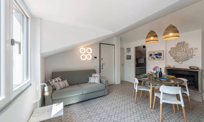 Lierna Apartment | Holiday Apartment Casa Royale Appartamento Aria with Lake, and Mountain View, Wi-Fi, A/C
