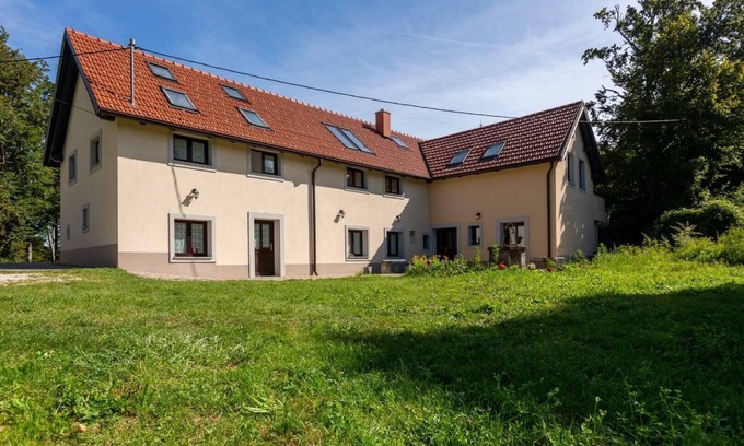 Ajdovscina Apartment | Holiday apartment Col for 1 - 10 persons with 3 bedrooms - Holiday apartment