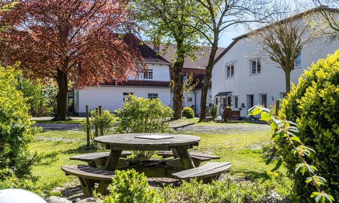 Cecilienkoog Apartment | Holiday Apartment "Denkerhof Rosenquarz" with Shared Garden & Wi-Fi