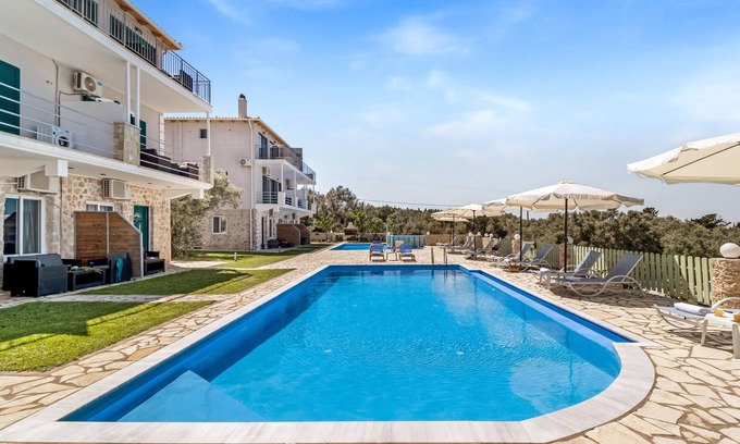 Tsoukaladhes Apartment | Holiday Apartment 'Deluxe King Suite 6' with Sea View, Shared Pool & Wi-Fi