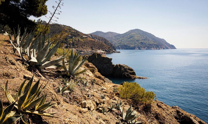 Bonassola Apartment | Holiday Apartment "Dependance Del Paradiso" with Private Garden and Wi-Fi