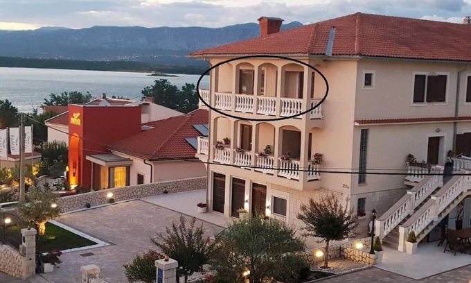 Soline House | Holiday apartment Dobrinj for 1 - 10 persons with 5 bedrooms - Holiday house