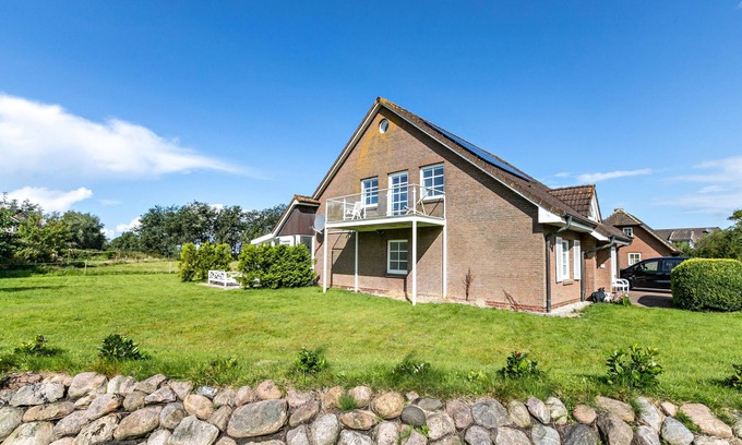 Neudorf Apartment | Holiday Apartment Ebbe with Private Terrace, Shared Garden and Wi-Fi