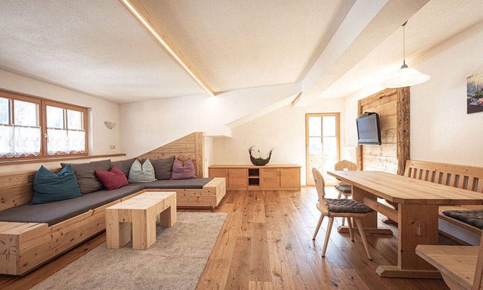 Campo Tures Apartment | Holiday Apartment "Edelweiss" with Mountain View, Private Terrace & Wi-Fi