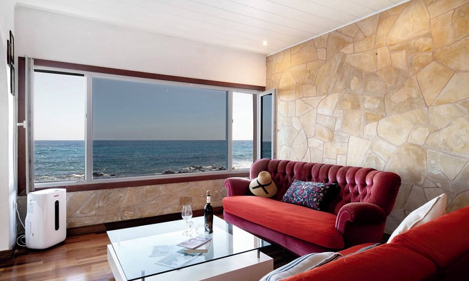Arrieta Apartment | Holiday Apartment "El Mar Y Tú" with Sea View & Wi-Fi