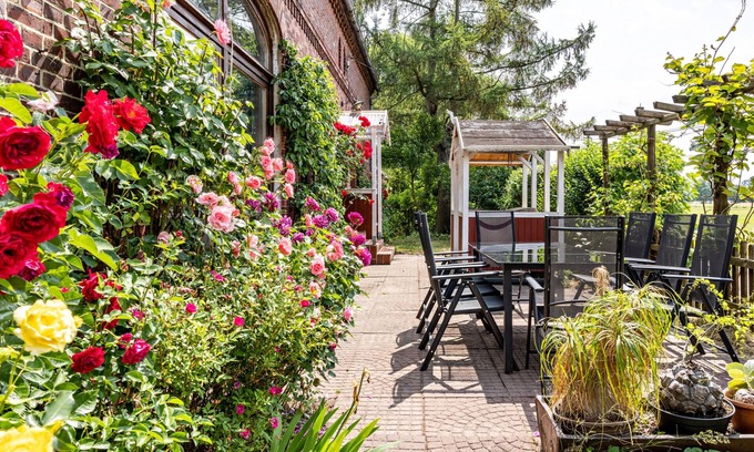 Bleckede Apartment | Holiday Apartment "Elbtalquartier Im Grünen" with Shared Terrace, Shared Garden & Wi-Fi