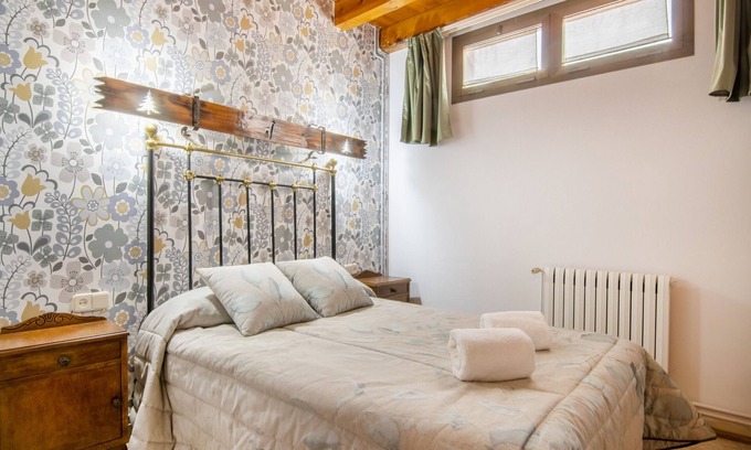 Les Iglesies Apartment | Holiday Apartment "Casa Batlle Boix" with Mountain View & Wi-Fi