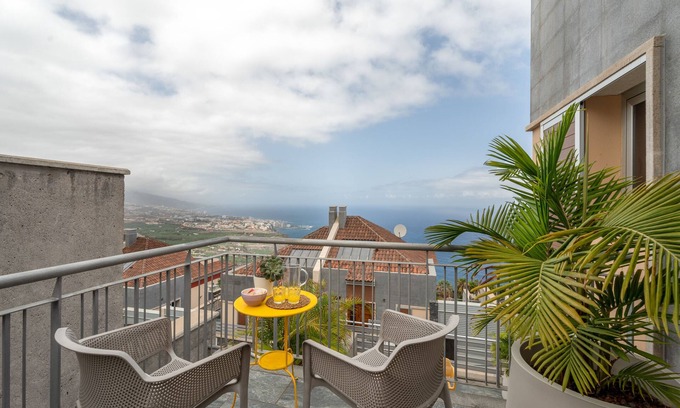 Santa Ursula Apartment | Holiday Apartment 'Ático Mirador De Humboldt' with Sea View, Private Terrace and Wi-Fi