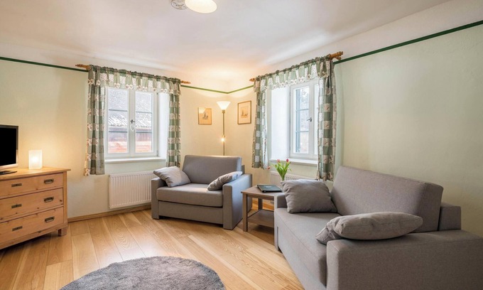 Seeshaupt Apartment | Holiday Apartment "Försterstüberl" with Wi-Fi and Terrace