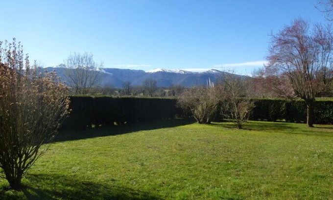 Herrere Apartment | Holiday apartment facing the Pyrenees