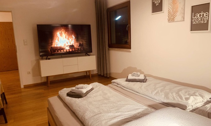 Salzweg Apartment | Holiday Apartment "Felix Living 4" with Balcony & Wi-Fi