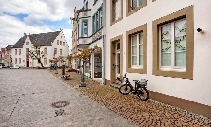 Warendorf Old Town Apartment | Holiday Apartment 'Ferienwohnung Am Marktplatz' with Wi-Fi