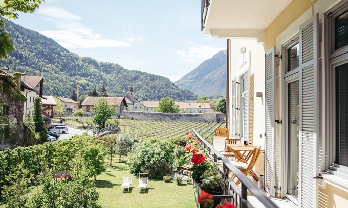 Lagundo Apartment | Holiday Apartment 'Freienfeldhof Elstar' with Mountain View, Shared Garden and Wi-Fi