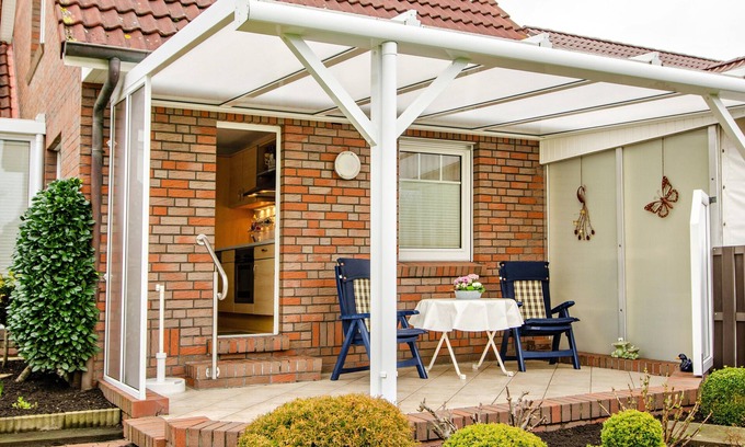 Riepe Apartment | Holiday Apartment "Gerken Amselnest" with Private Terrace, Private Garden and Wi-Fi