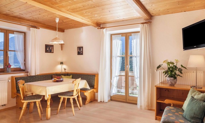 Jachenau Apartment | Holiday Apartment Guffertblick with Mountain View, Wi-Fi