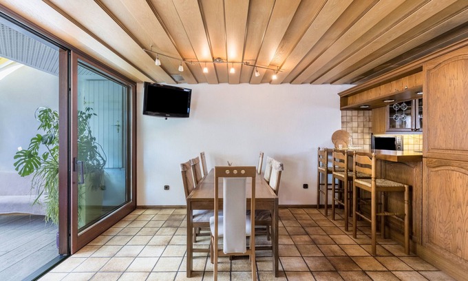 Wehingen Apartment | Holiday Apartment 'Handwerkertreff und Ferienwohnung' with Terrace, Balcony & Wi-Fi