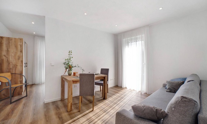 Tirolo Apartment | Holiday Apartment “Haus Vergissmeinnicht” with Mountain View, Garden & Wi-F