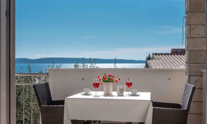 Okrug Gornji Apartment | Holiday apartment with sea view