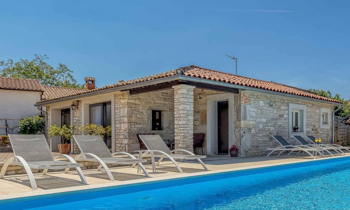 Selina Apartment | Holiday apartment with pool