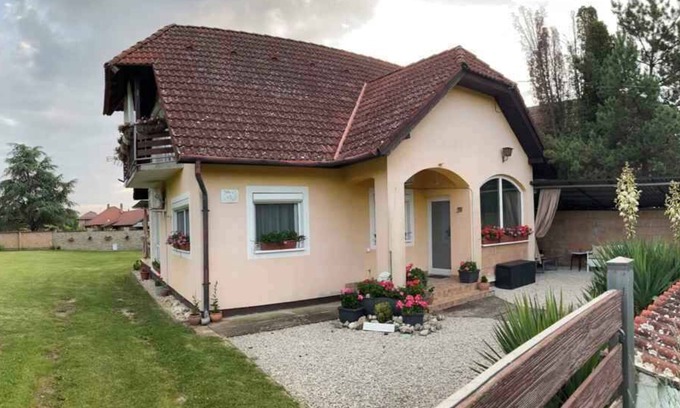 Balatonbereny Apartment | Holiday apartment with garden and terrace