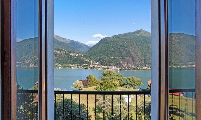 Cremia Apartment | Holiday Apartment 'Il Casale di Marnino' with Lake View,2 Terraces & Wi-Fi