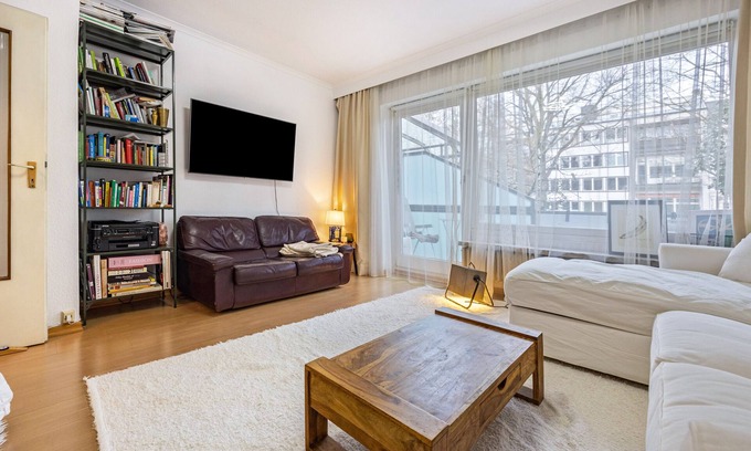 Rotherbaum Apartment | Holiday Apartment "In Pöseldorf" with Balcony & Wi-Fi