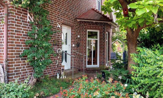 Hude Apartment | Holiday Apartment 'Inge Huus' with Private Terrace, Private Garden and Wi-Fi