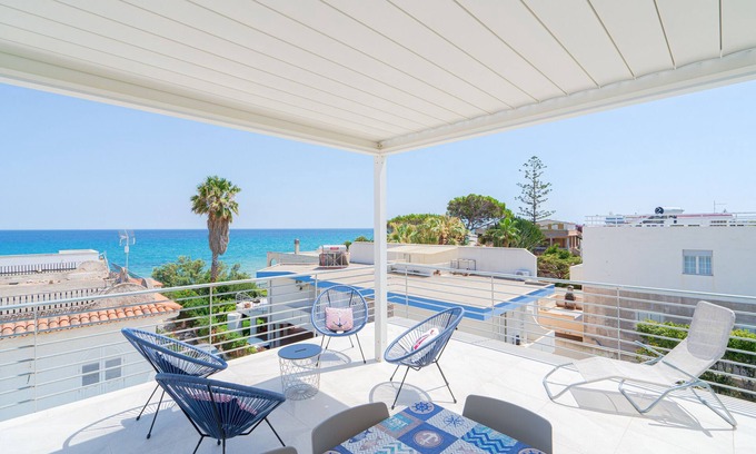 Noto Marina Apartment | Holiday Apartment "Greta Vista Mare" with Sea View, Private Terrace & Wi-Fi