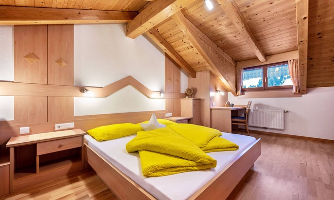 Cadipietra Apartment | Holiday Apartment "Niederkoflhof Wollbach" with Mountain View, Balcony & Wi-Fi