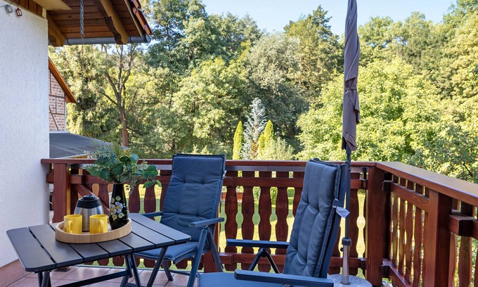 Plaue Apartment | Holiday Apartment "Kleinbreitenbach" with Private Garden, Balcony & Wi-Fi