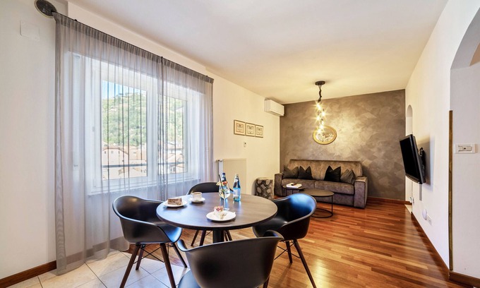 Merano Historic Center Apartment | Holiday Apartment 'König - The King 4th' with Balcony & Wi-Fi