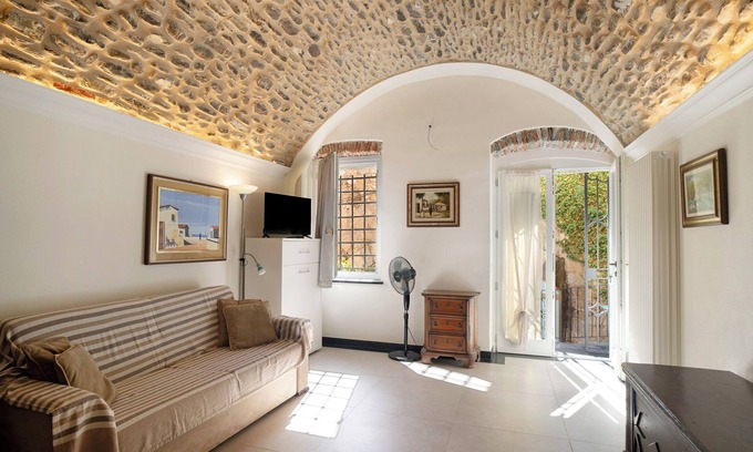 Cervo Apartment | Holiday Apartment 'La Credenza, Borgo Dei Pescatori' with Wi-Fi