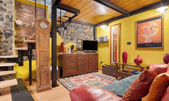 Bellano Apartment | Holiday Apartment "La Mimosa Di Bellano" with Wi-Fi