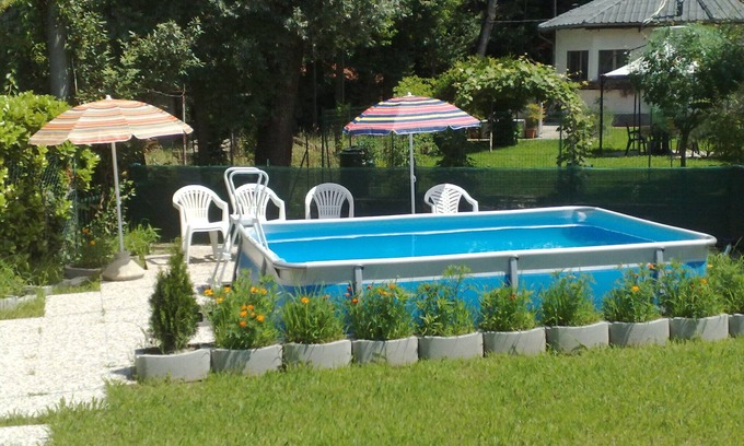 Monvalle Apartment | Holiday Apartment 'Laura' with Lake View, Pool, Wi-Fi & Garden