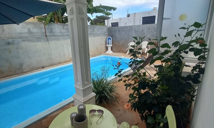 Port Louis Apartment | Holiday apartment lelahel swimming pool air conditioning